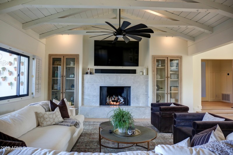 Family Room Fireplacce