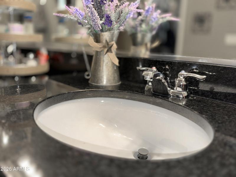 P bath granite - 2609 W Rabjohn