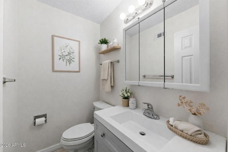 ddb80078-d065-404f-b148-d1e76acba1d2