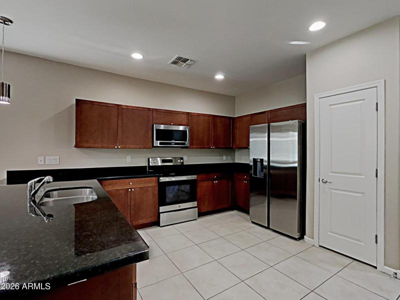 1004536.1839 W Minton Street