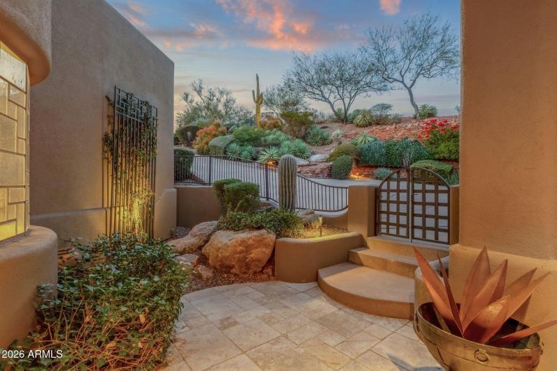 063_Courtyard Lights