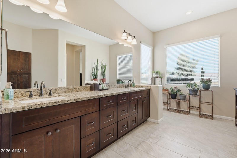 Dual sink master large bath