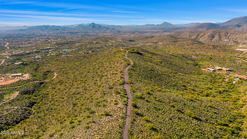 01driveway property overview_aerial