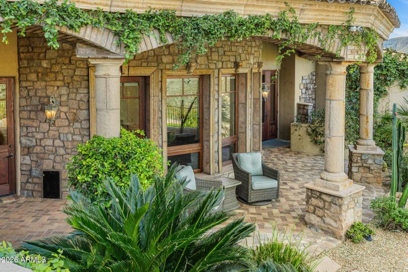 30primary bedroom suite outdoor lounge