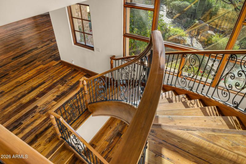 34second floor staircase2