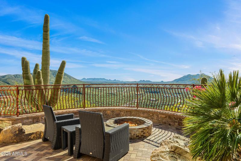 65firepit lounge mountain views