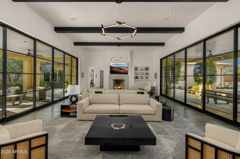 09great room_doors closed