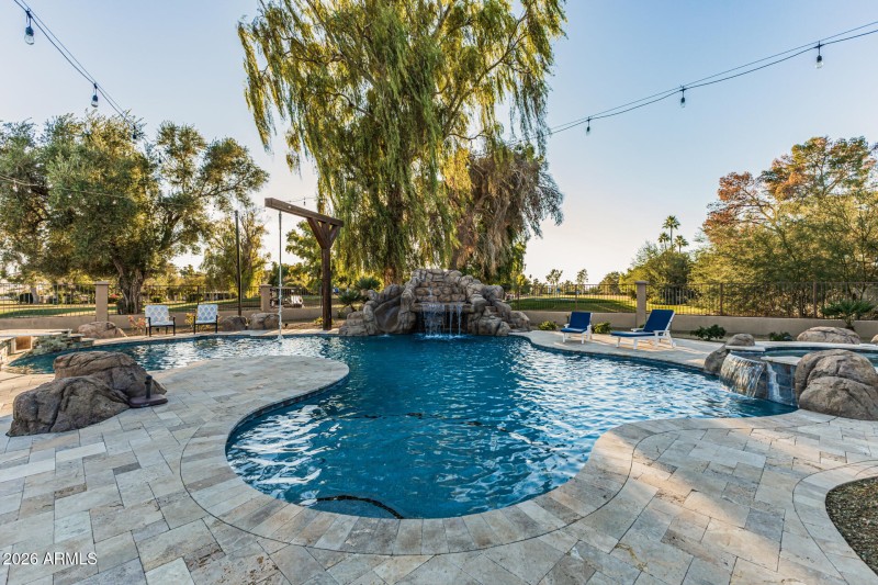 Resort Style Heated Pool & Spa