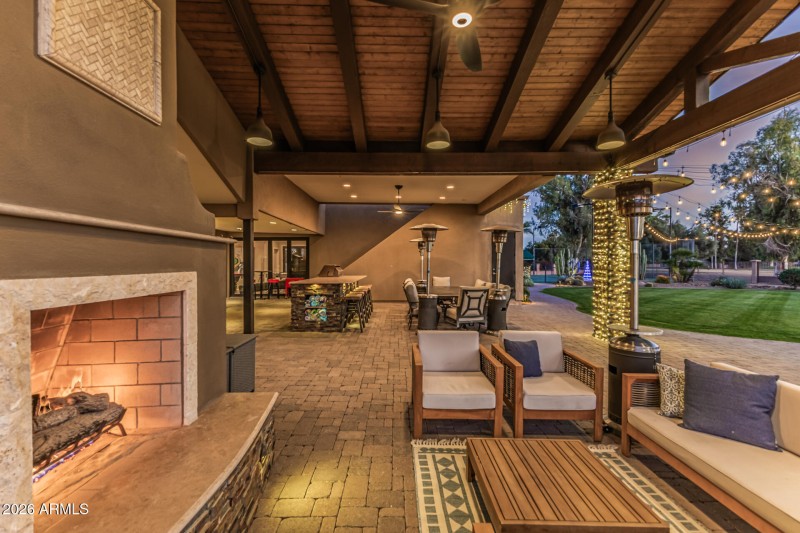 Covered Outdoor Kitchen & Dining