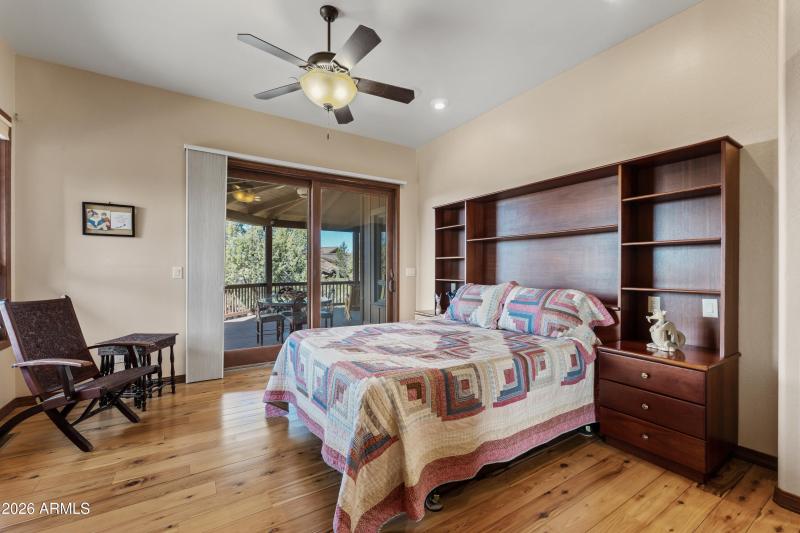 27-Primary Bedroom (1)