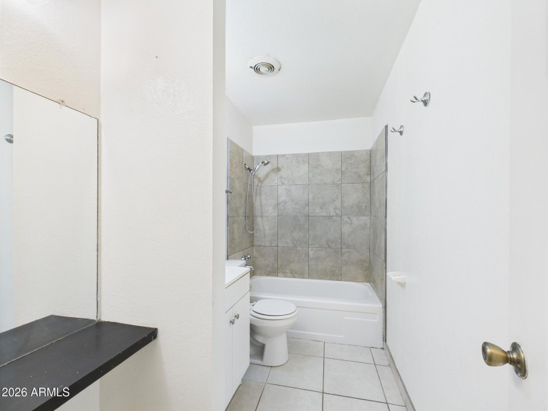 CAM02404G0-PR0134-STILL004