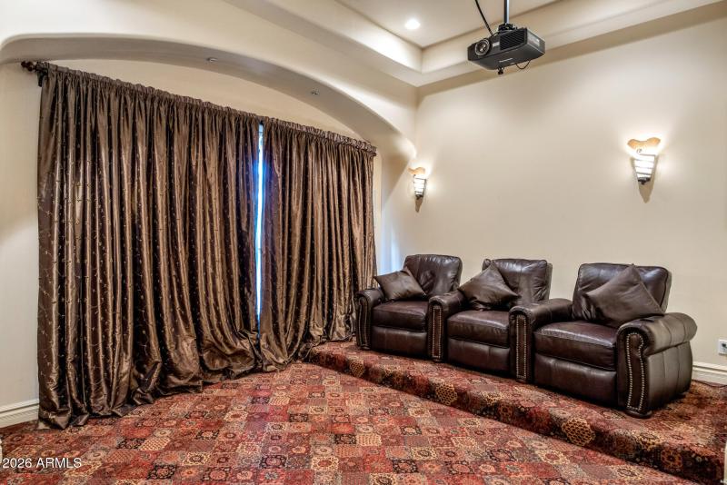 Movie theater / Bedroom 5