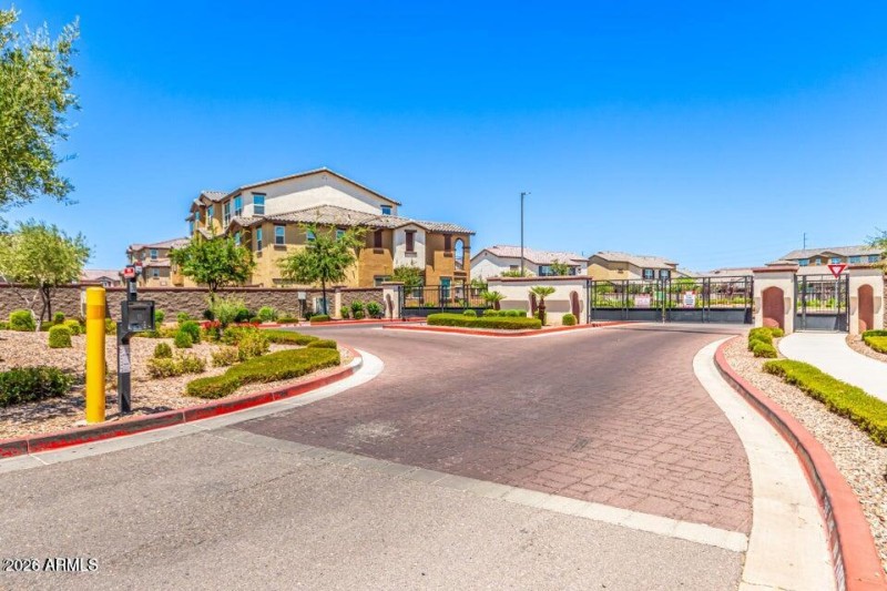 Tre Vicino's Community Amenities