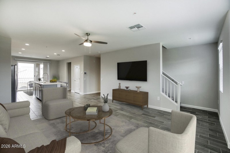 1255 N ARIZONA AVE 1298