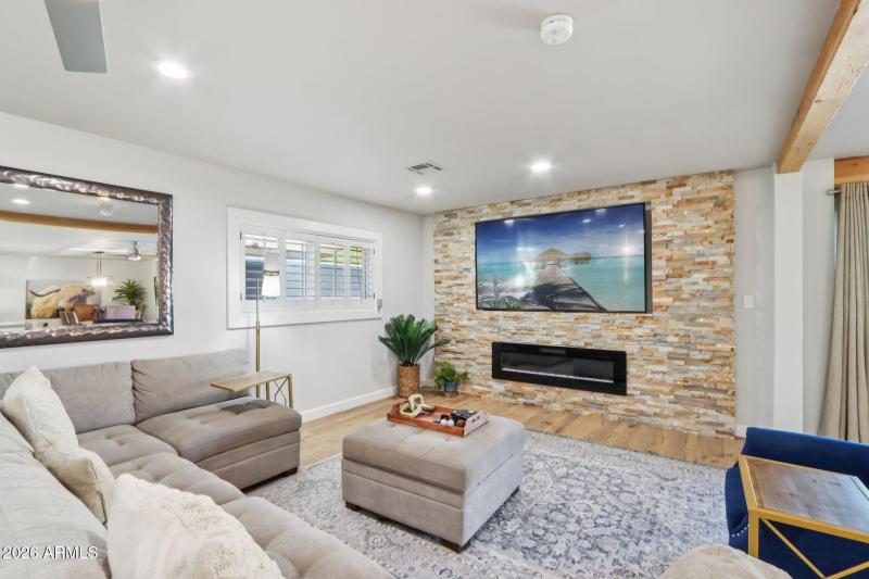 9-web-or-mls-N 82nd St-S1601-009