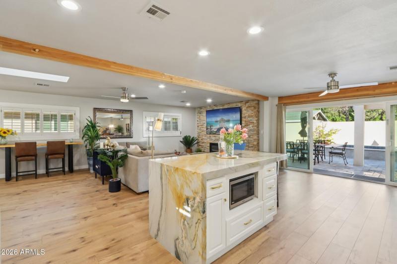 21-web-or-mls-N 82nd St-S1601-021