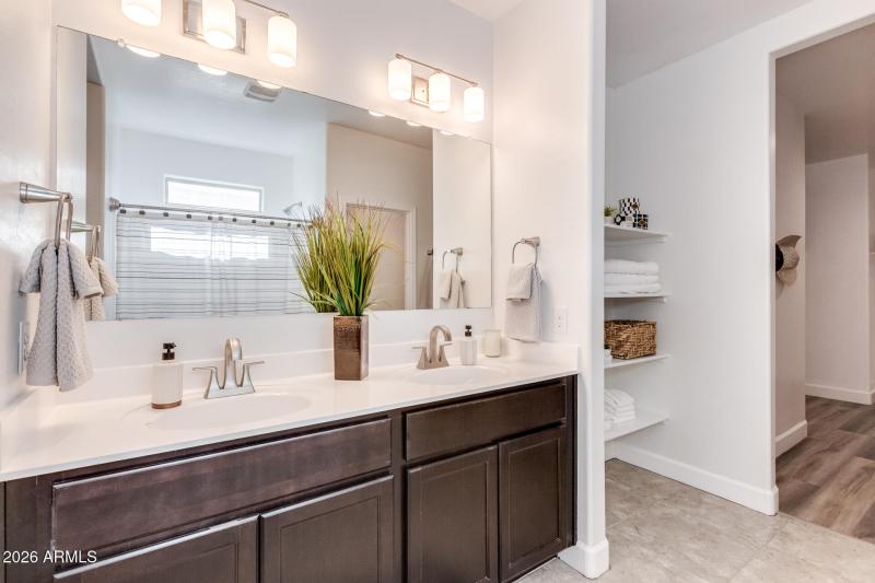 9 Luxurious Primary Bathroom