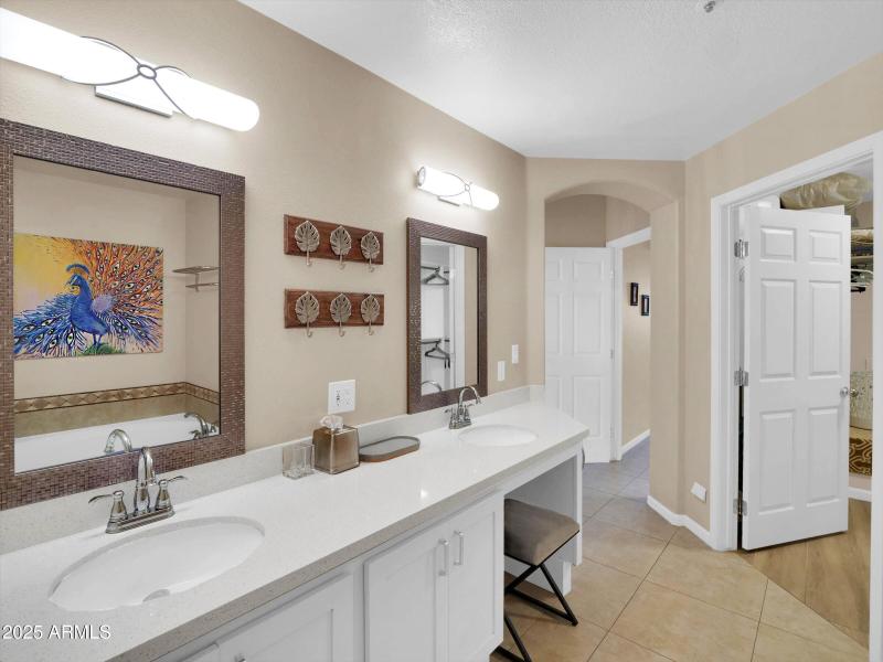 Master Bath & Closet (3)