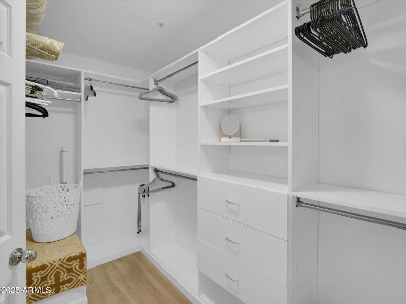 Master Bath & Closet (7)