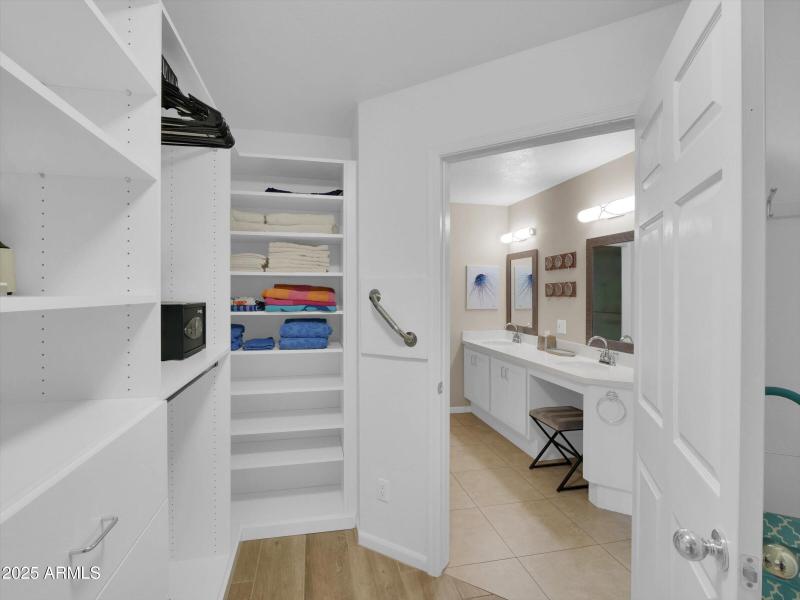 Master Bath & Closet (8)