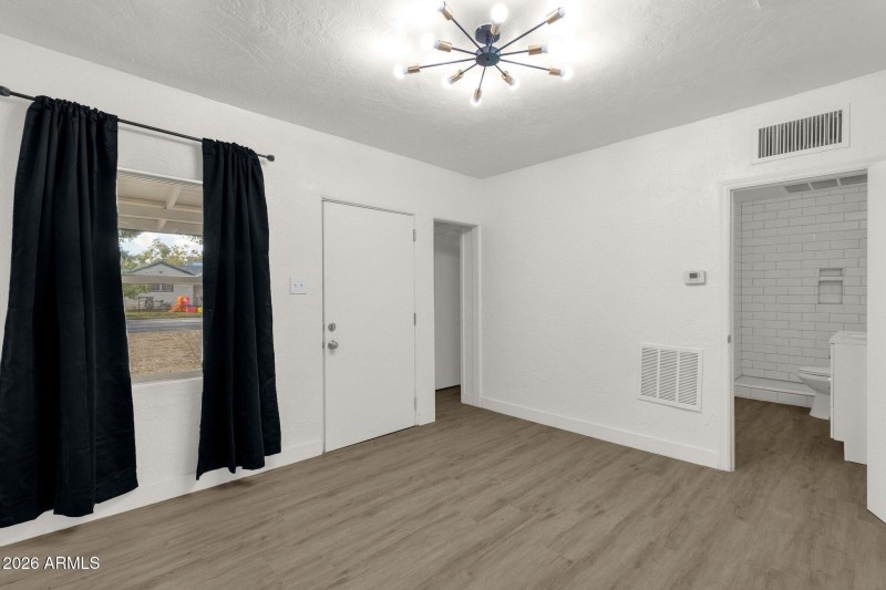 8-web-or-mls-2334-w-morten-ave