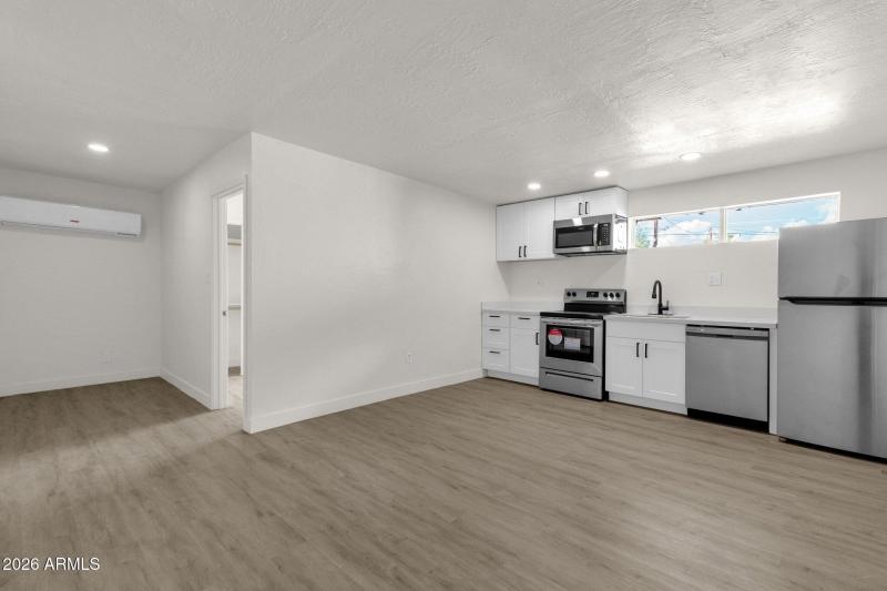 26-web-or-mls-2334-w-morten-ave