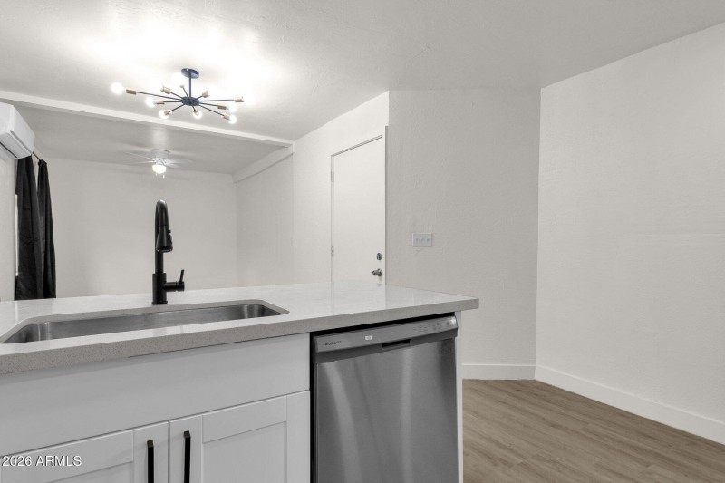 52-web-or-mls-2334-w-morten-ave