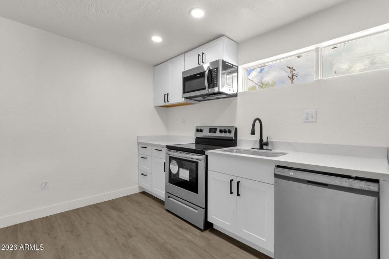 31-web-or-mls-2334-w-morten-ave