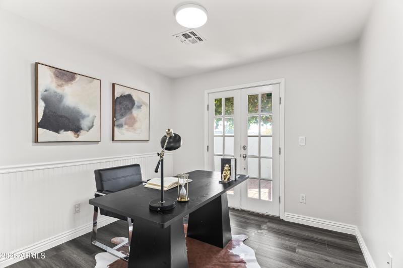 Office/Guest Bedroom 4