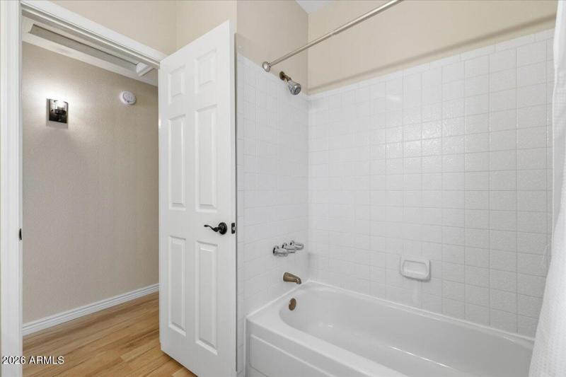 Guest Wing Full Bath