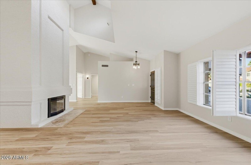 Great Room w/ Dramatic Wood Beam Aceent