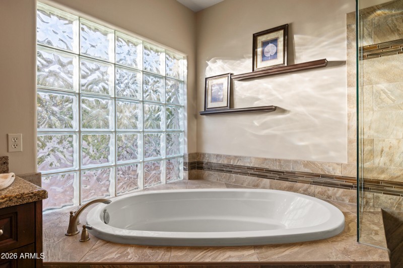 Soaking tub