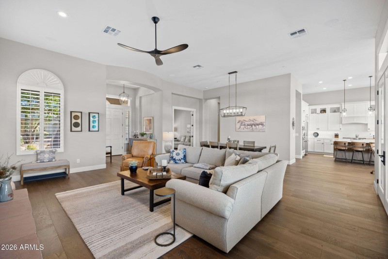 11-web-or-mls-41008-n-club-pointe-dr