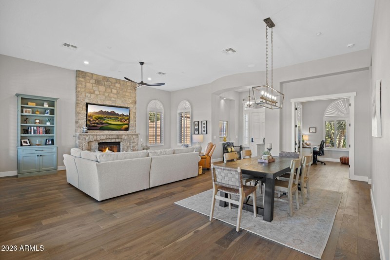 12-web-or-mls-41008-n-club-pointe-dr