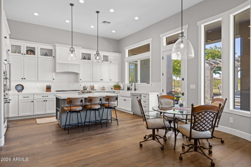 14-web-or-mls-41008-n-club-pointe-dr