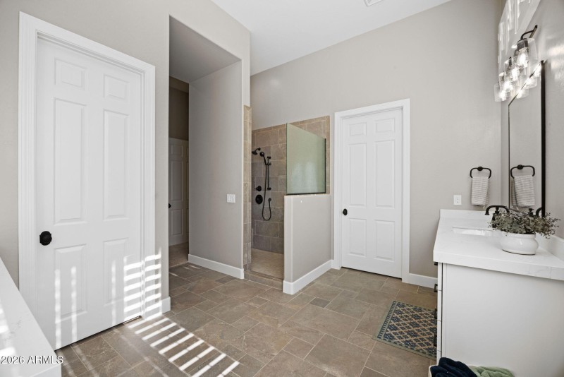 29-web-or-mls-41008-n-club-pointe-dr