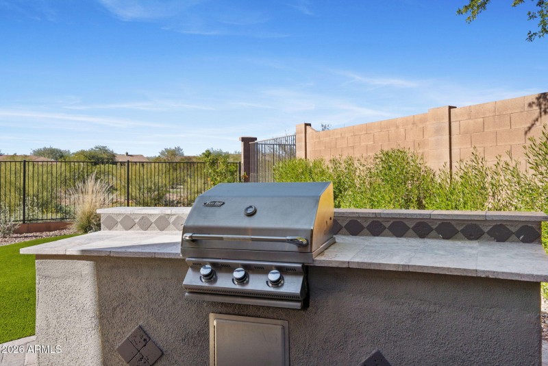 48-web-or-mls-41008-n-club-pointe-dr