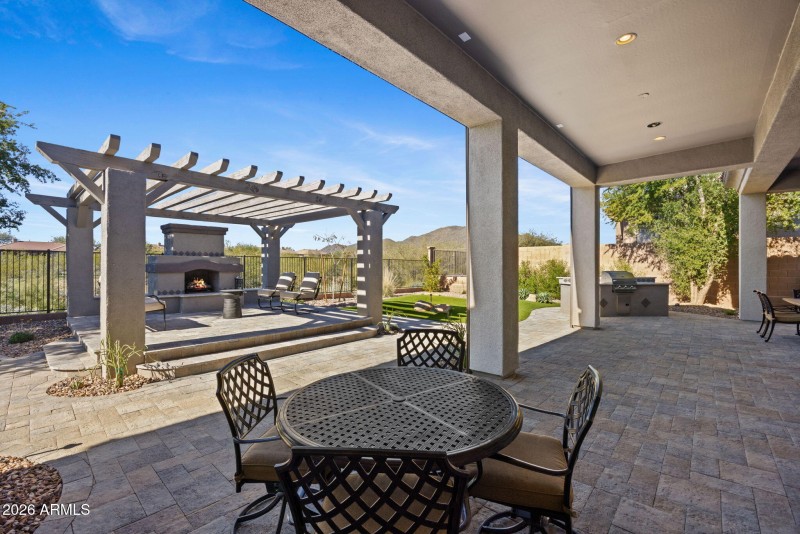 50-web-or-mls-41008-n-club-pointe-dr