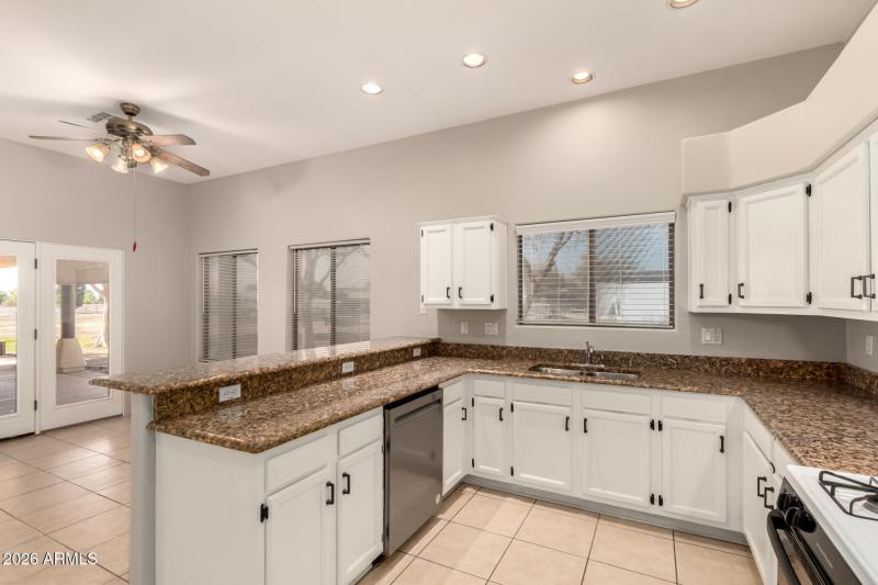 21 - Orangewood 7802