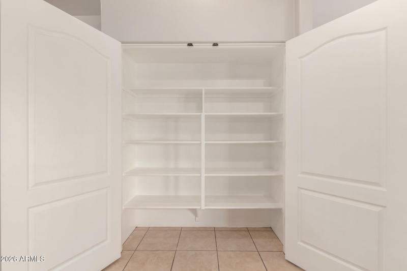 22 - Orangewood 7802