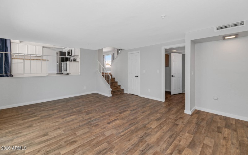 1927 E Crocus Dr-large-016-021-1927 E Cr