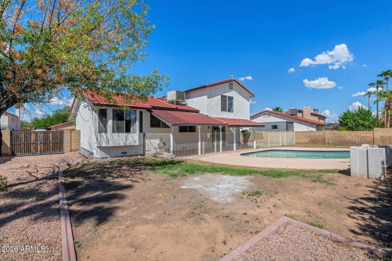 1927 E Crocus Dr-large-039-041-1927 E Cr