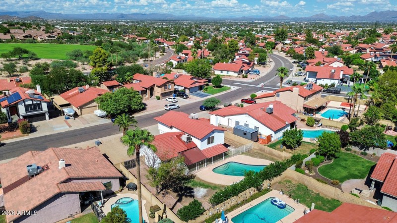 1927 E Crocus Dr-large-042-004-1927 E Cr