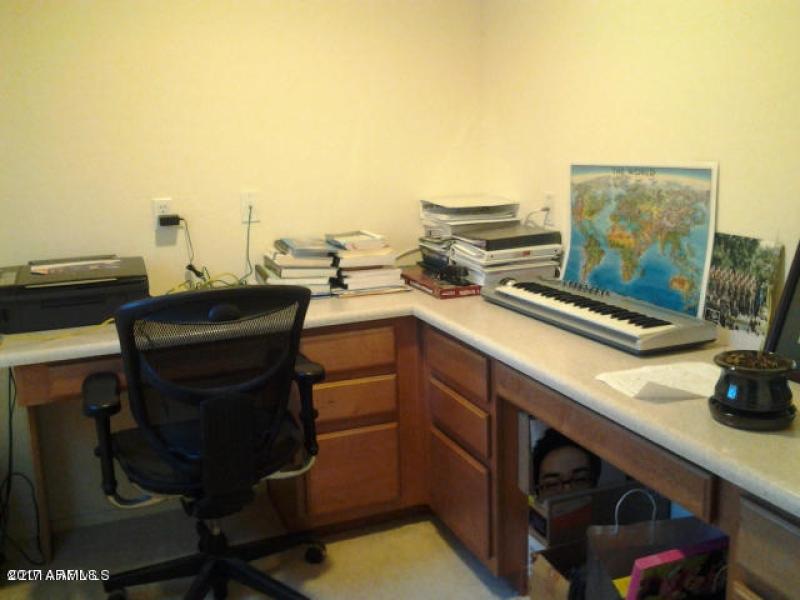 9013 W. Kerby Ave-Office Nook