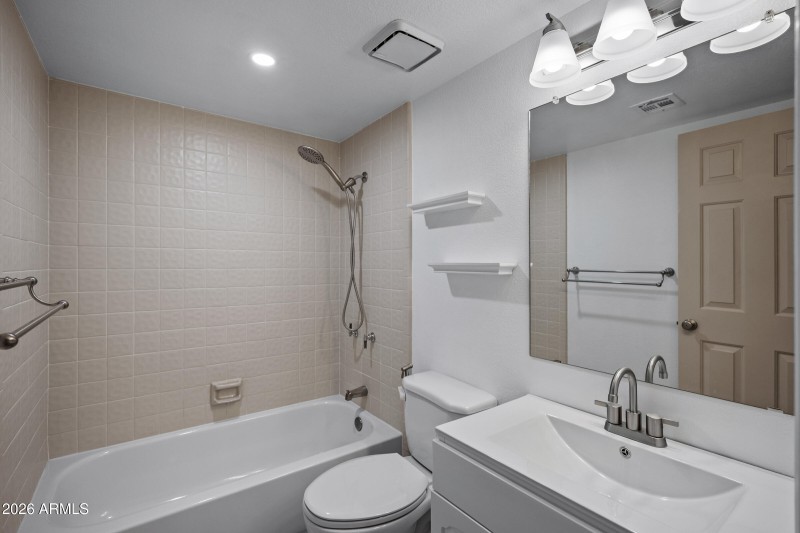 1920 E Maryland Ave #31-23