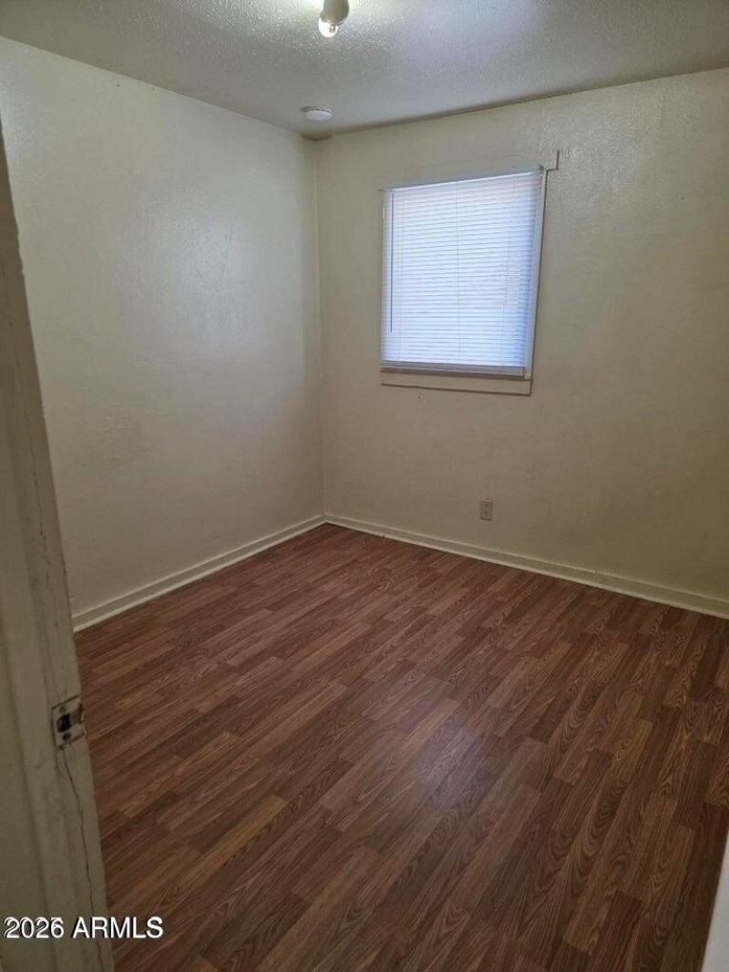 20251015215747304011000000-o