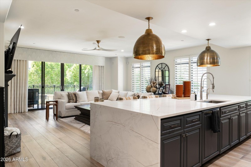 09-7175 E Camelback Rd #305 (7 of 25)