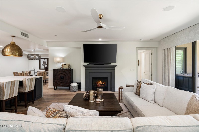 11-7175 E Camelback Rd #305 (9 of 25)