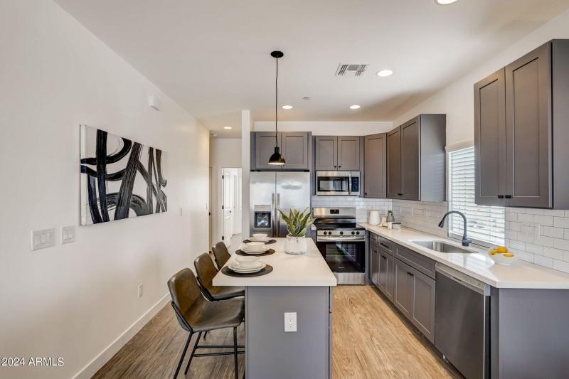 50367-3645 E Earll Dr-007