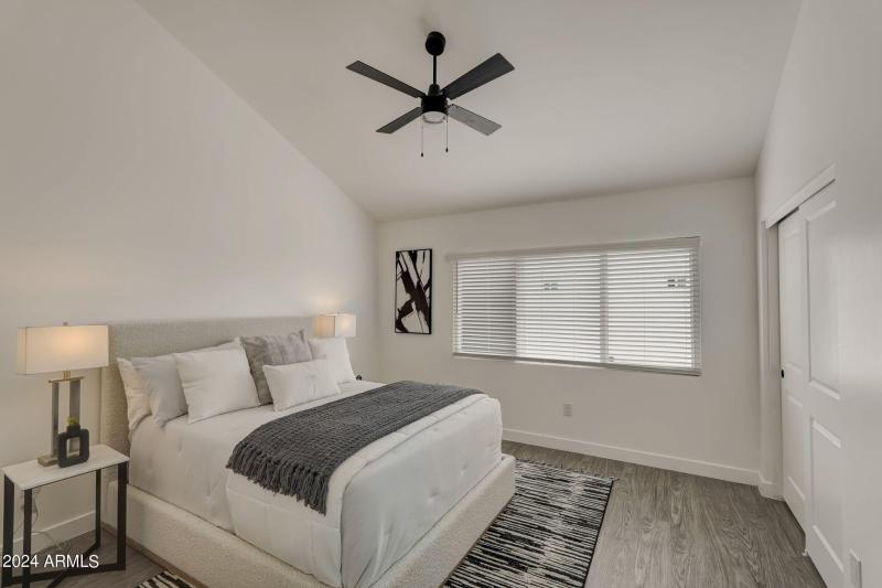 50367-3645 E Earll Dr-018